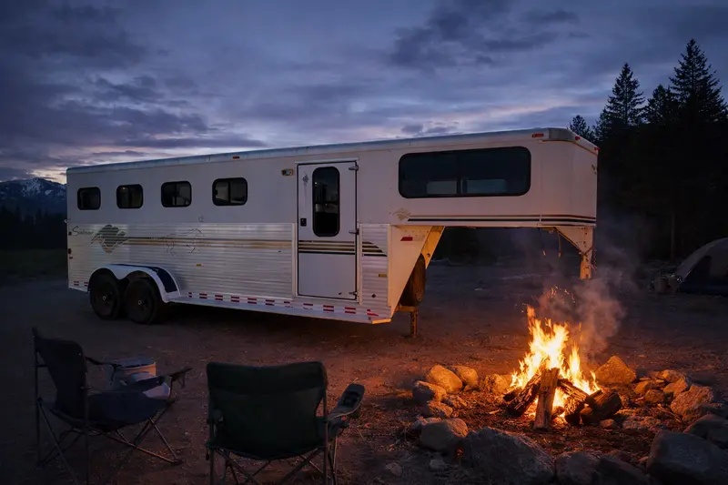 1999 Sundowner 4 Horse Gooseneck 1
