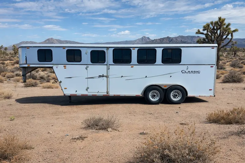 2003 Classic Monarch 4 Horse 1