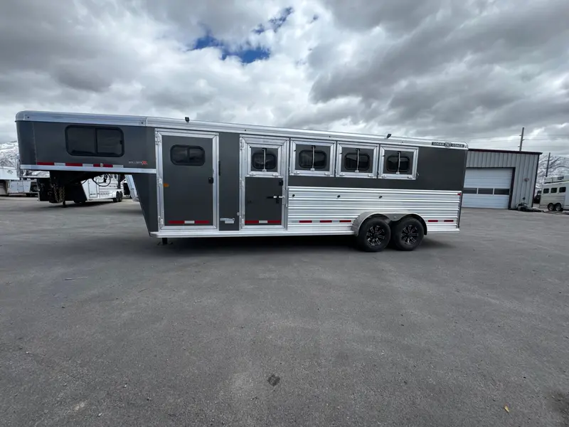 2026 Logan Coach Bullseye Xl 4 Horse Dmd #14235 2