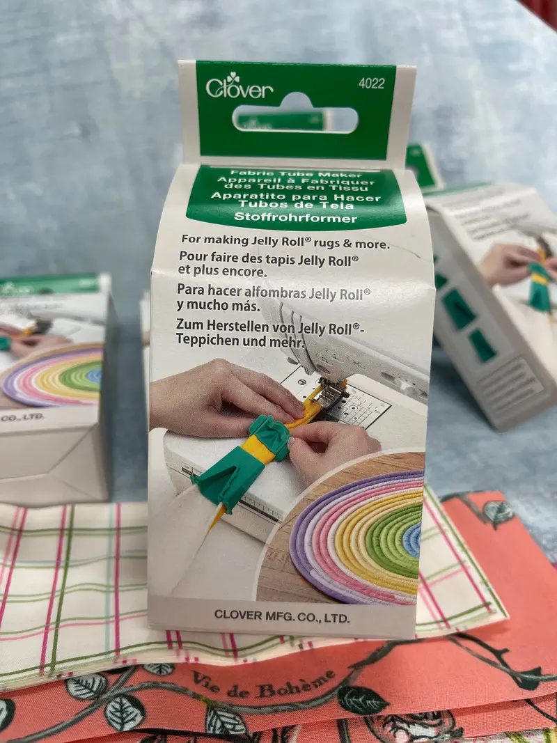 4022 Clover Fabric Tube Maker 1