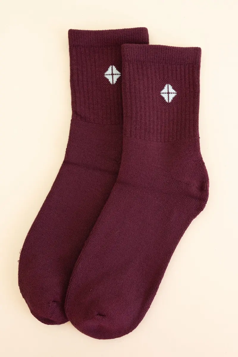 Adult Crew Socks In Burgundy 1
