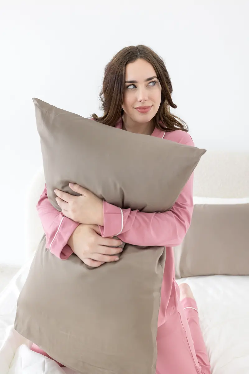 Bamboo Sateen Pillowcase Set In Truffle 2