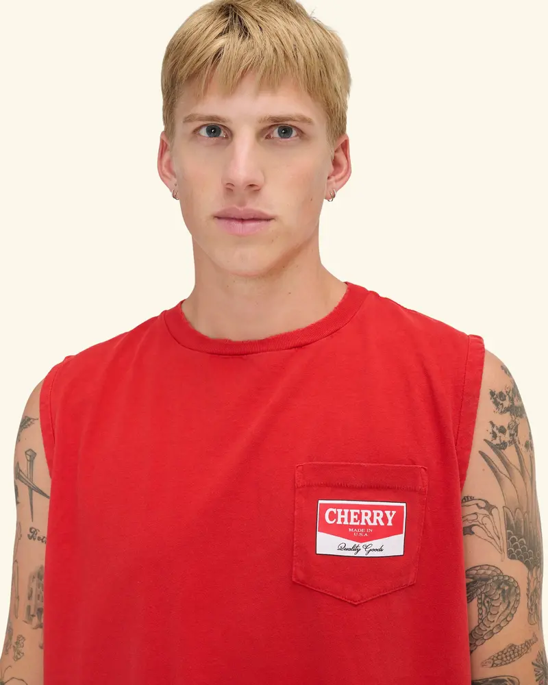 Chevron Logo Pocket Running Shirt (Cherry Red) 4