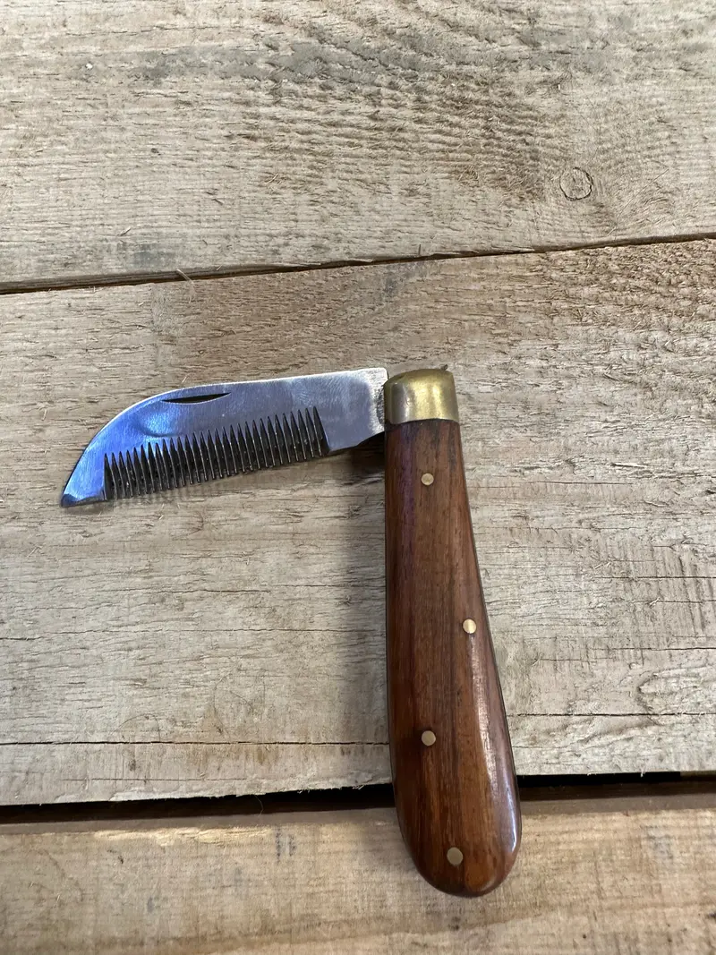 Folding Thinning Knife 1