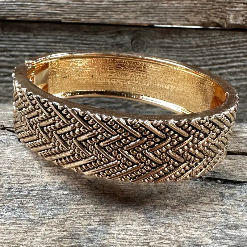 Gold Dot And Line Fashion Cuff Xi136 1