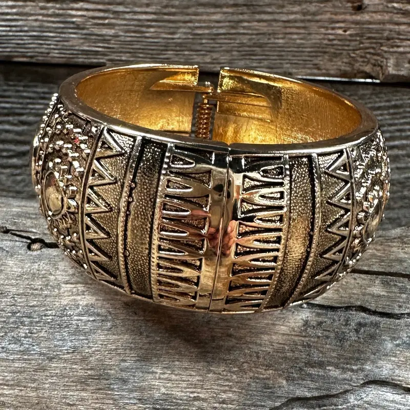 Gold Geometrical Fashion Cuff Xi144 1