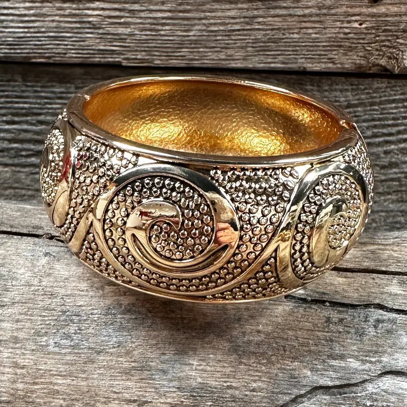 Gold Wave Fashion Cuff Xi140 1