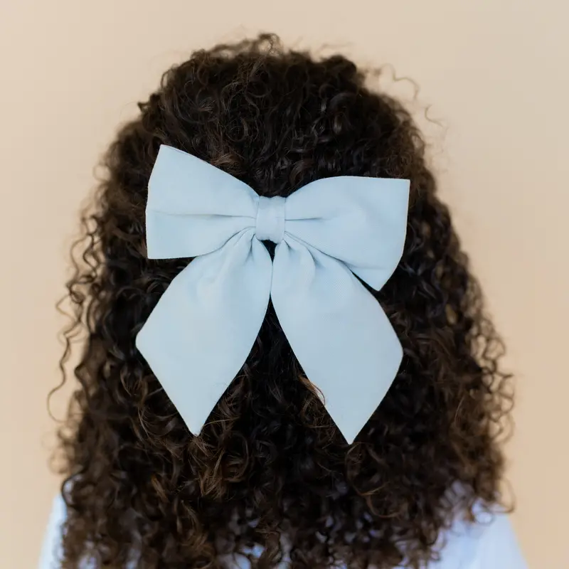 Large Alligator Clip Bow In Breeze 1
