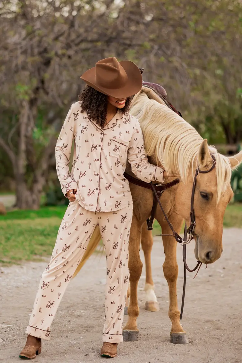 Long-Sleeved Women's Pajama Set In Classic Cowboy 2