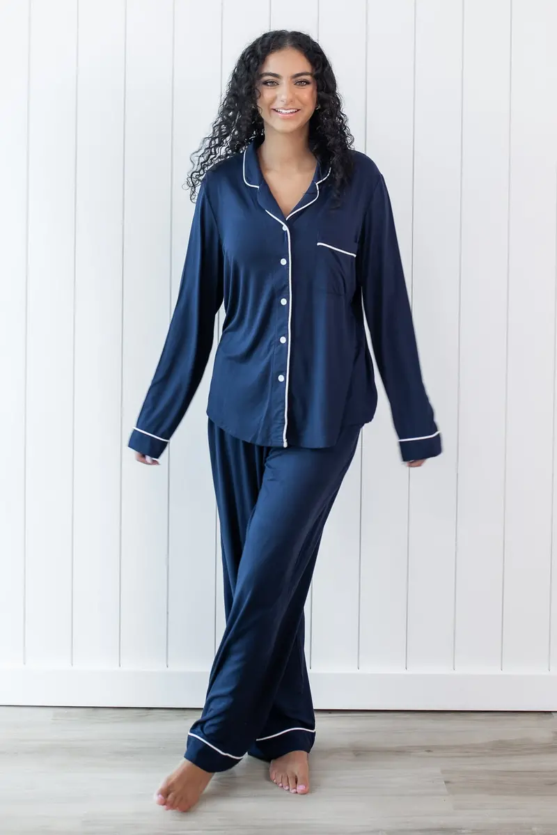 Long-Sleeved Women's Pajama Set In Navy With Cloud Trim 1