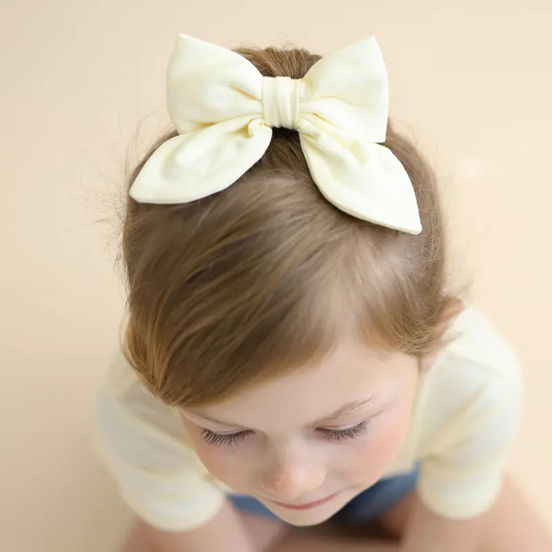 Medium Alligator Clip Bow In Chamomile 1