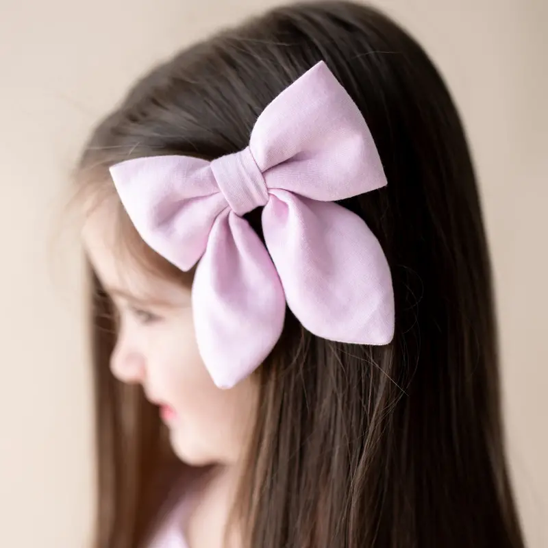 Medium Alligator Clip Bow In Thistle 1
