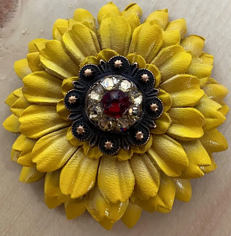 Sunflower With Copper Ruby & Champagne 1" Concho 1