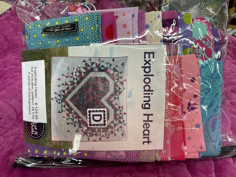 Tula Pink, #D Exploding Heart Kit Includes Pattern, 18 Fq, Background, & Binding. One Of A Kind 2