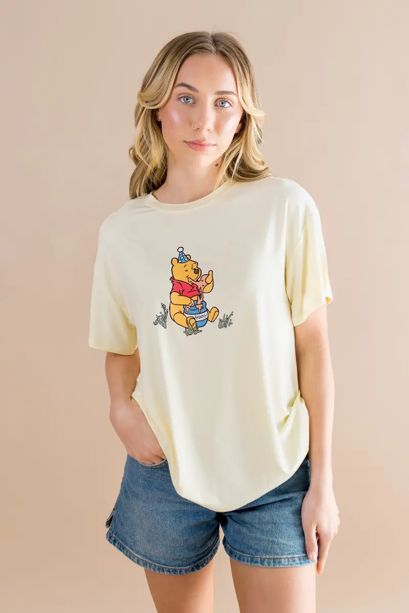 Women's Graphic Tee In Winnie The Pooh On Chamomile 1