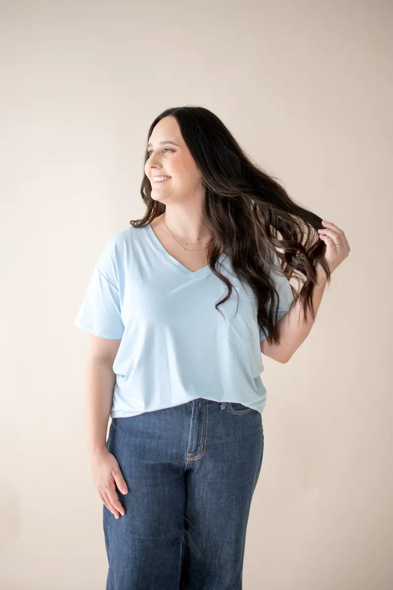 Women's Relaxed Fit V-Neck In Breeze 1