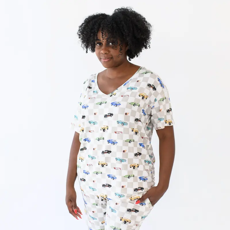 Women's Relaxed Fit V-Neck In Fast And Fierce 1