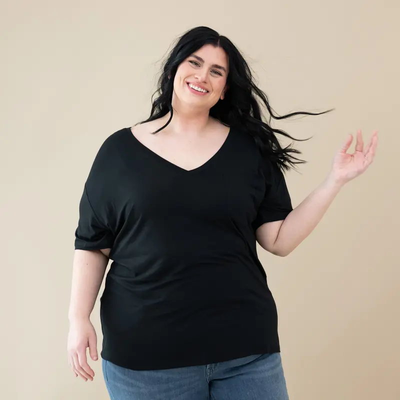 Women’S Relaxed Fit V-Neck In Midnight 1