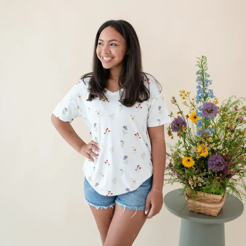 Women’S Relaxed Fit V-Neck In Wildflower 1