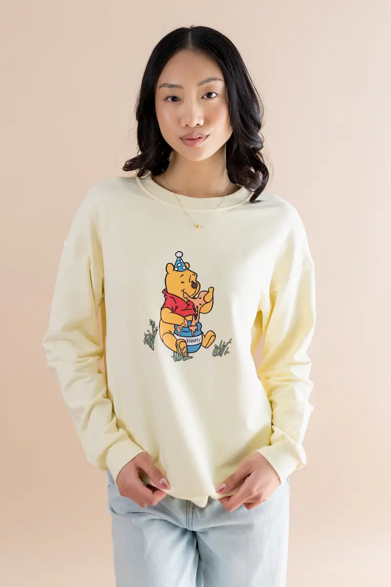 Women's Sweatshirt In Winnie The Pooh On Chamomile 1