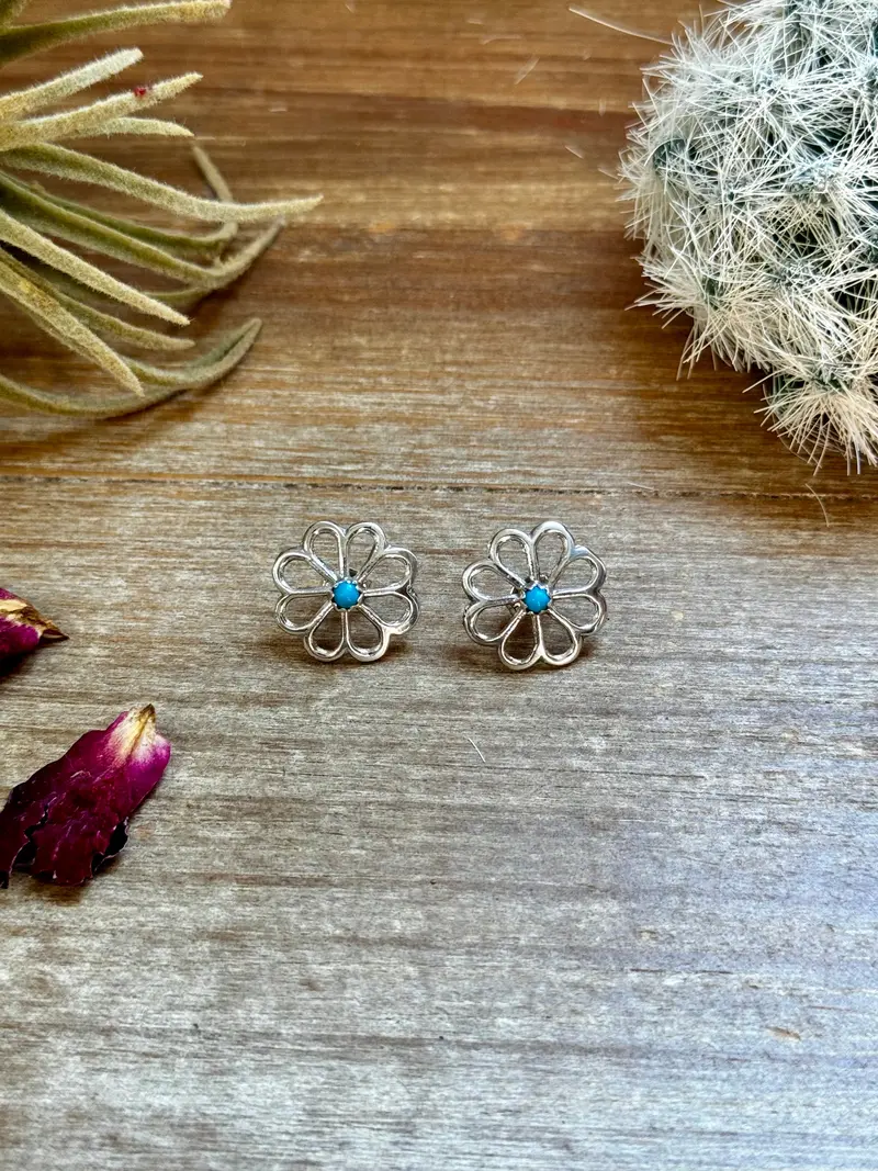 Zuni Cluster Earrings – Small Turquoise Flower In Sterling Silver 1