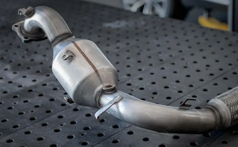 Magnaflow 03-05 Dodge Neon 2.0L Direct Fit Converter 1